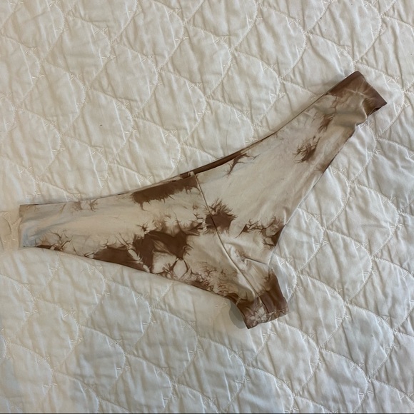 Frankie’s Bikini Set - Picture 6 of 10